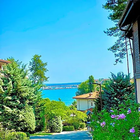 Summer Breeze Park Apartment, Santa Marina Village, Hotell