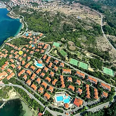 Summer Breeze Park Apartment, Santa Marina Village, Hotell 4*