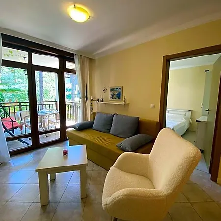 Summer Breeze Park Apartment, Santa Marina Village, Hotell Sozopol